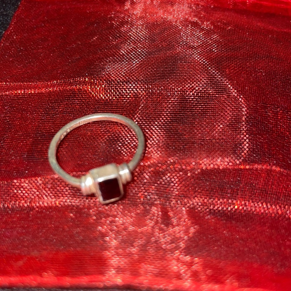 NEW Sterling silver garnet ring SZ 7 Stamped 925. Absolutely gorgeous - Picture 9 of 9